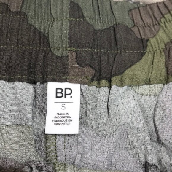 BP. High Rise Camouflage Cargo Pants - Picture 5 of 10